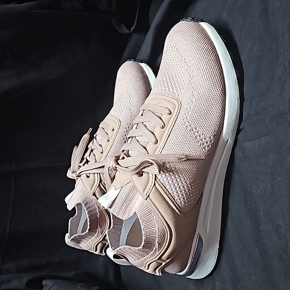 Lane Bryant LIVI Dream Cloud Sneaker - Picture 2 of 4